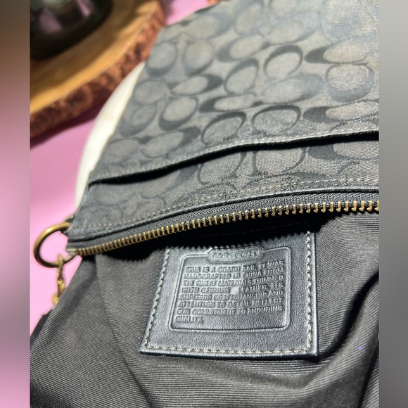 Coach Y2K crossbody turn lock GUC - Picture 9 of 10